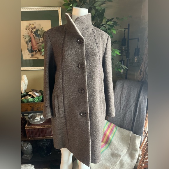 %100 Virgin Wool Coat - Picture 3 of 14